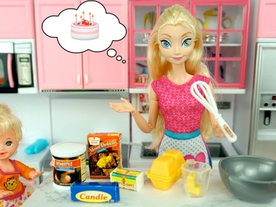Frozen Elsa and Her Baby Bake a Cake - Doll Kitchen with Toy Microwave, Oven, Regrigerator