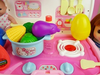 Baby doll and Hello Kitty Kitchen car surprise eggs and food toys play