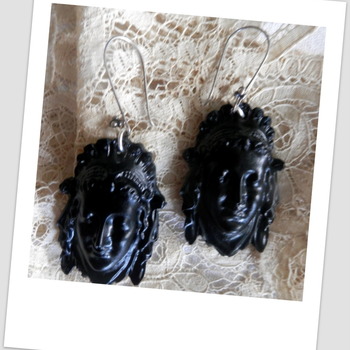 Black resin Earrings