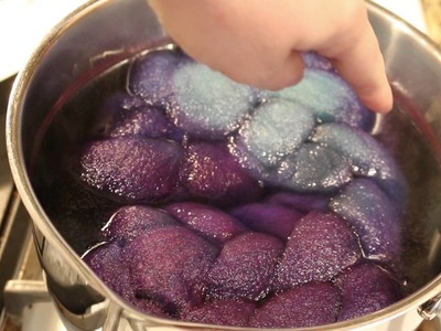 Dip Dyeing Braided Roving with Wilton's Violet Food Coloring