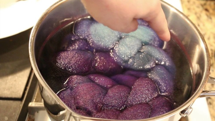 Dip Dyeing Braided Roving with Wilton's Violet Food Coloring