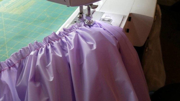 How to gather a plastic tablecloth into a table skirt