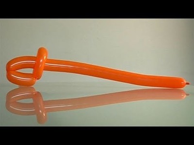 Play with balloons: how to make a sword