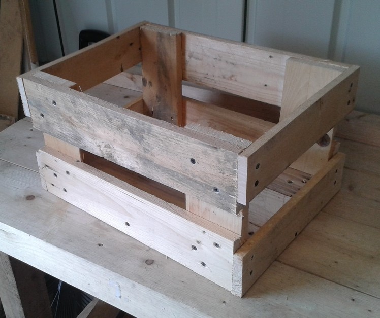 How To Make a useful Storage crate out of an old wood pallet