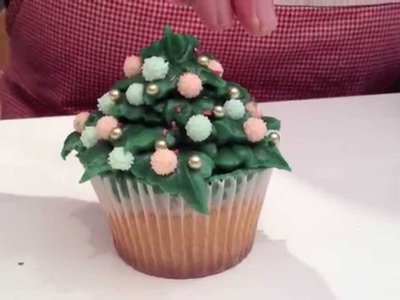 Xanthe Milton Teaches Christmas Tree Cupcake