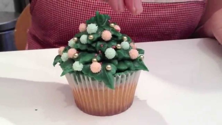 Xanthe Milton Teaches Christmas Tree Cupcake