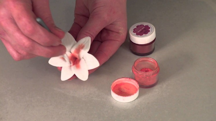 Making a sugar lily