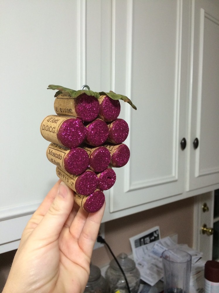 How to Make: Wine Cork Grape Bundles