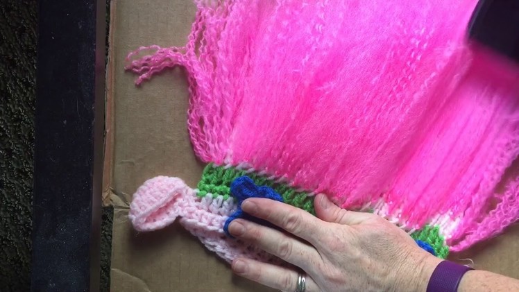How to brush out yarn on troll hat