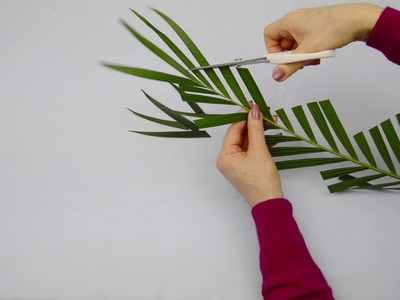 Ikebana Tips by Junko #16: more fun modifying leaves