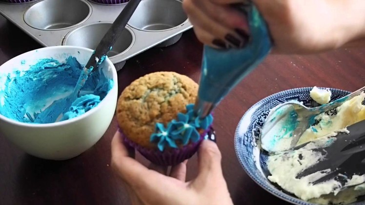 How To Pipe Hydrangea Cupcakes