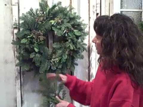 Take an old artificial wreath and transform it!