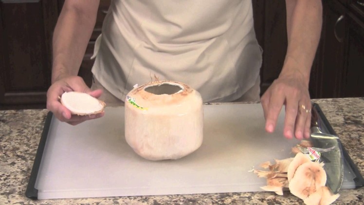 How To Cut Open A Baby Thai Coconut by Rockin Robin