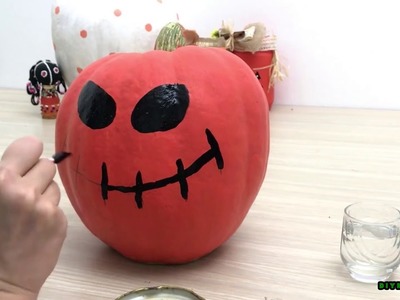 How to Make 5 DIY Spooky Halloween Crafts In Under 5 Minutes