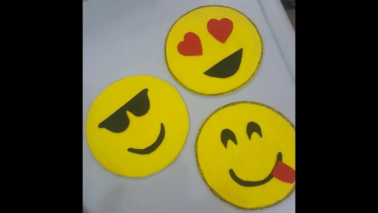 DIY - Smiley Room Decor ( Super easy ) Recycle your old CDs.making of Emojis. wall.door hanging