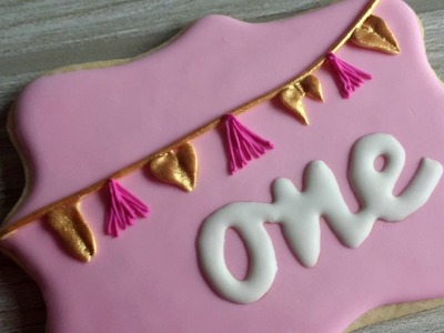 How to Decorate Baby Girl Birthday Sugar Cookies