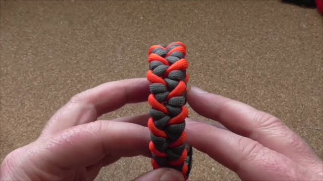 How To Tie A Cat Claw Bracelet