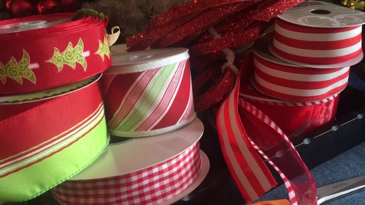 Hints for Christmas decorating with patterned ribbons