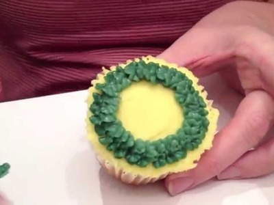 Xanthe Milton Teaches Christmas Wreath Cupcake