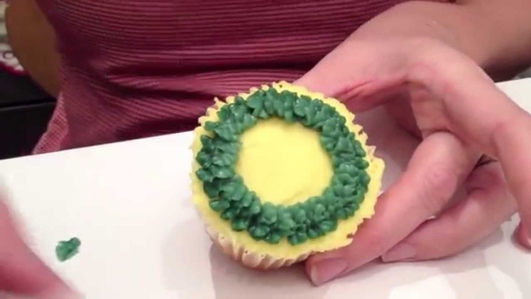 Xanthe Milton Teaches Christmas Wreath Cupcake