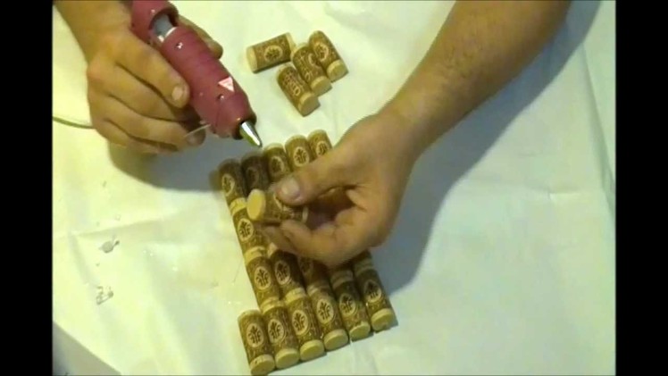 How to make a jewelry box with wine corks