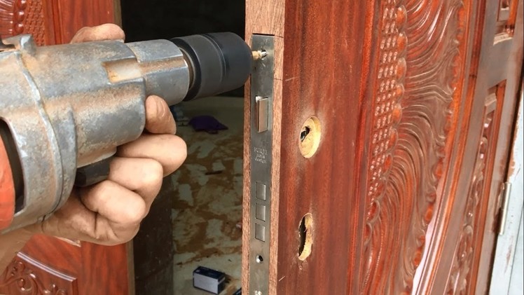 Amazing Excellent Skill Of The Carpenter - How To Installation A New Wood Door Lock