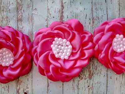 Rosa esponjosas de satin. fabric flowers