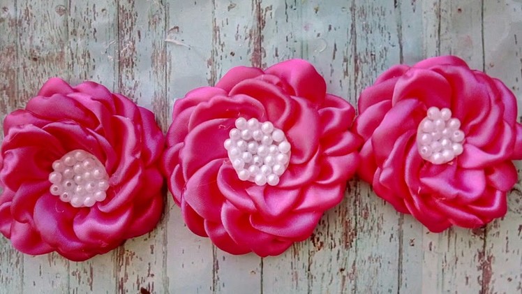 Rosa esponjosas de satin. fabric flowers