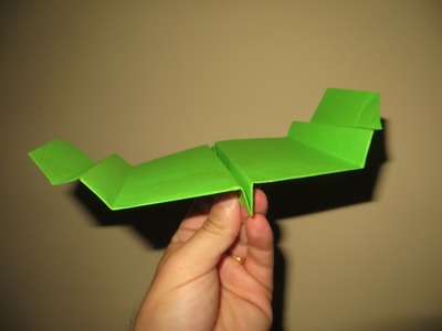 How to Make Cool Paper Airplanes that Fly Far and Straight - The Batman's Plane - Video 27