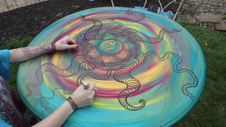 Trippy drawing on a table (time-lapse)