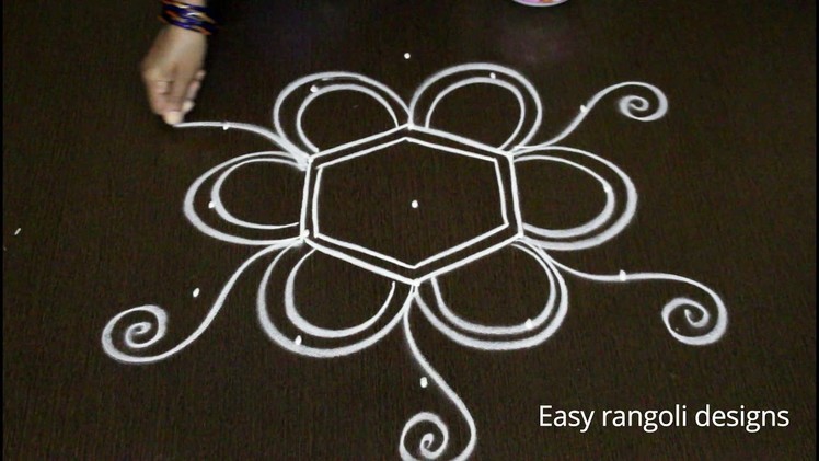 Easy rangoli designs with 5 dots * simple beautiful shanku kolam * how to draw latest muggulu