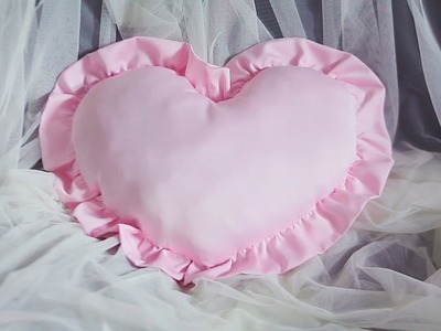 DIY Ruffle Heart Pillow - Larme Kei Inspired Decorative Pillow | I Wear A Bow