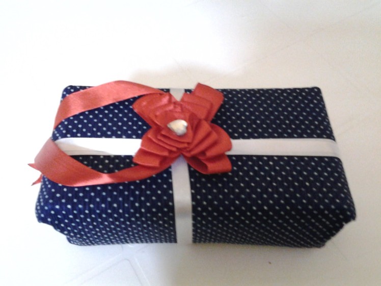 How to make an easy Ribbon Bow gift wrap