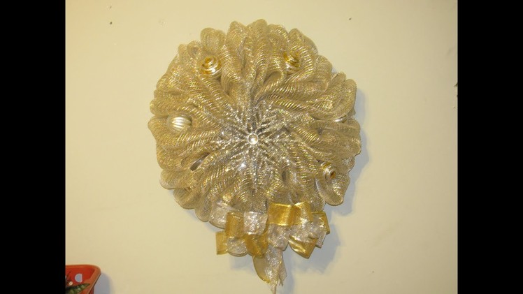 How to make Carmen's Deco Mesh Northern Star Wreath