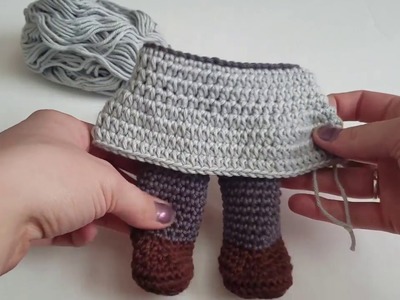 Teach it Tuesday: How to crochet a skirt on a doll body