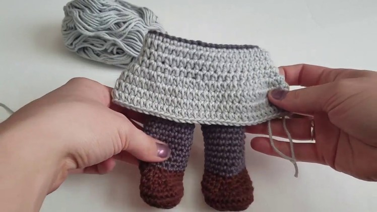 Teach it Tuesday: How to crochet a skirt on a doll body