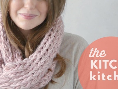 How to Arm Knit a Scarf. The Kitchy Kitchen
