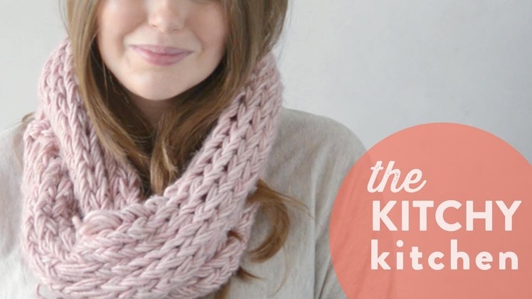How to Arm Knit a Scarf. The Kitchy Kitchen