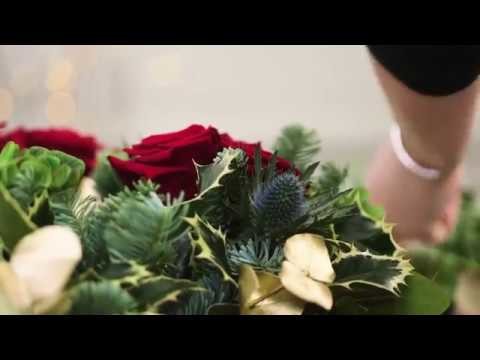 How to Make a Festive Wreath for Christmas