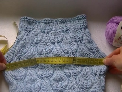 Knitting a neckwarmer with a jour pattern, candle flame pattern