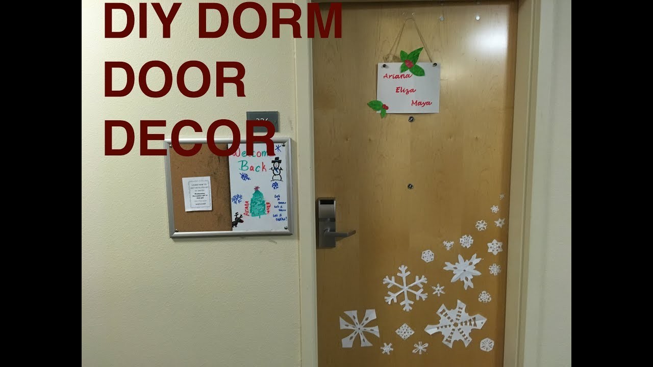 diy-holiday-door-decor-out-of-recycled-materials