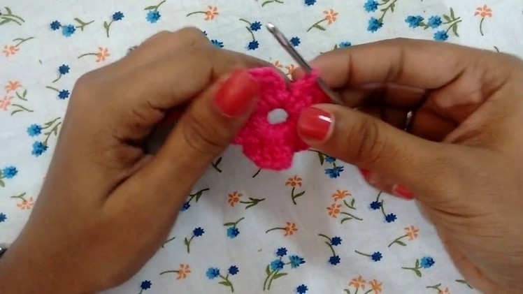 Easy way to crochet a flower ? in hindi for beginners.