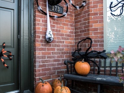 Halloween DIY: Spider Decor That Will Horrify Your Neighbours