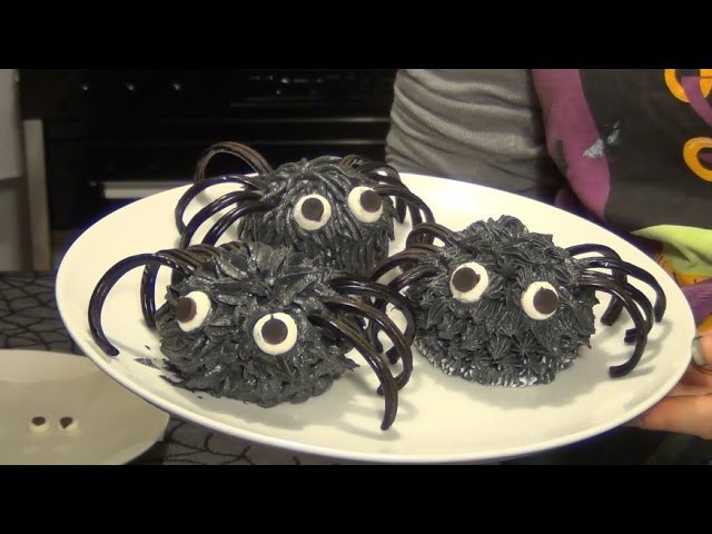 Halloween Cupcakes Idea! Very easy! CUTE BLACK SPIDERS!