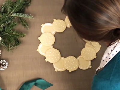 How to make a holiday cookie wreath