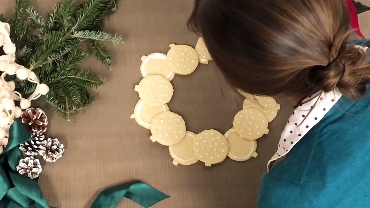 How to make a holiday cookie wreath