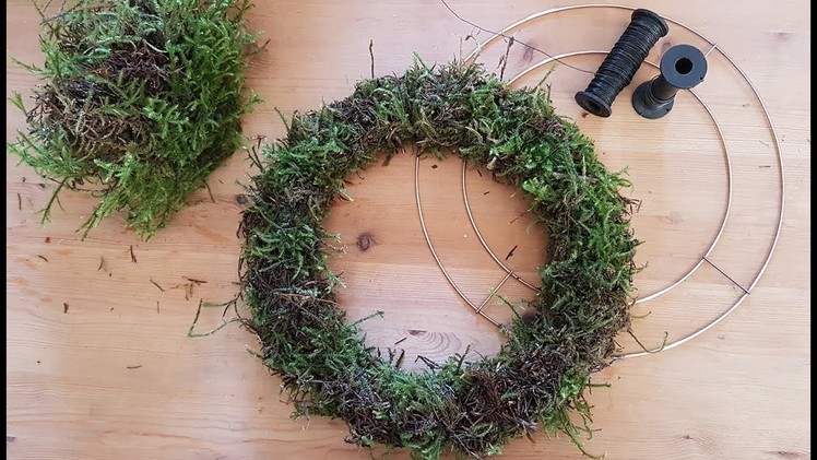 How to make a Christmas Holly Wreath - Step 1