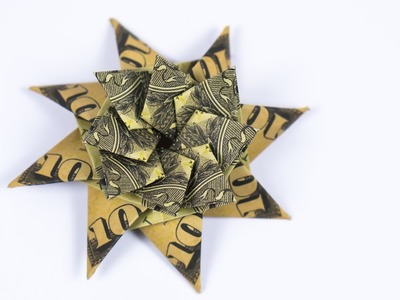 Dollar Origami Xmas Star making: Idea for gifting money at Christmas