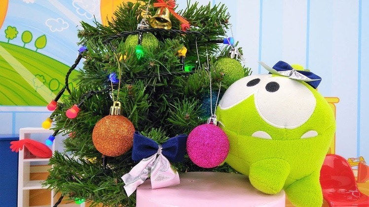 Christmas Stories. Om Nom decorates a Christmas tree.