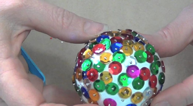 How to make a sparkly Christmas bauble